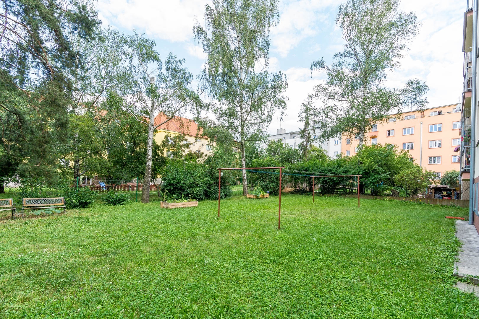 Prodej Bytu 2+kk - 58m², terasa + 2x sklep + zahrada