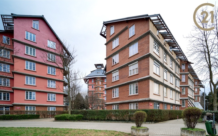 Prodej bytu 3+kk s balkonem a 2 x garážové stání,  112 m² - Praha 6