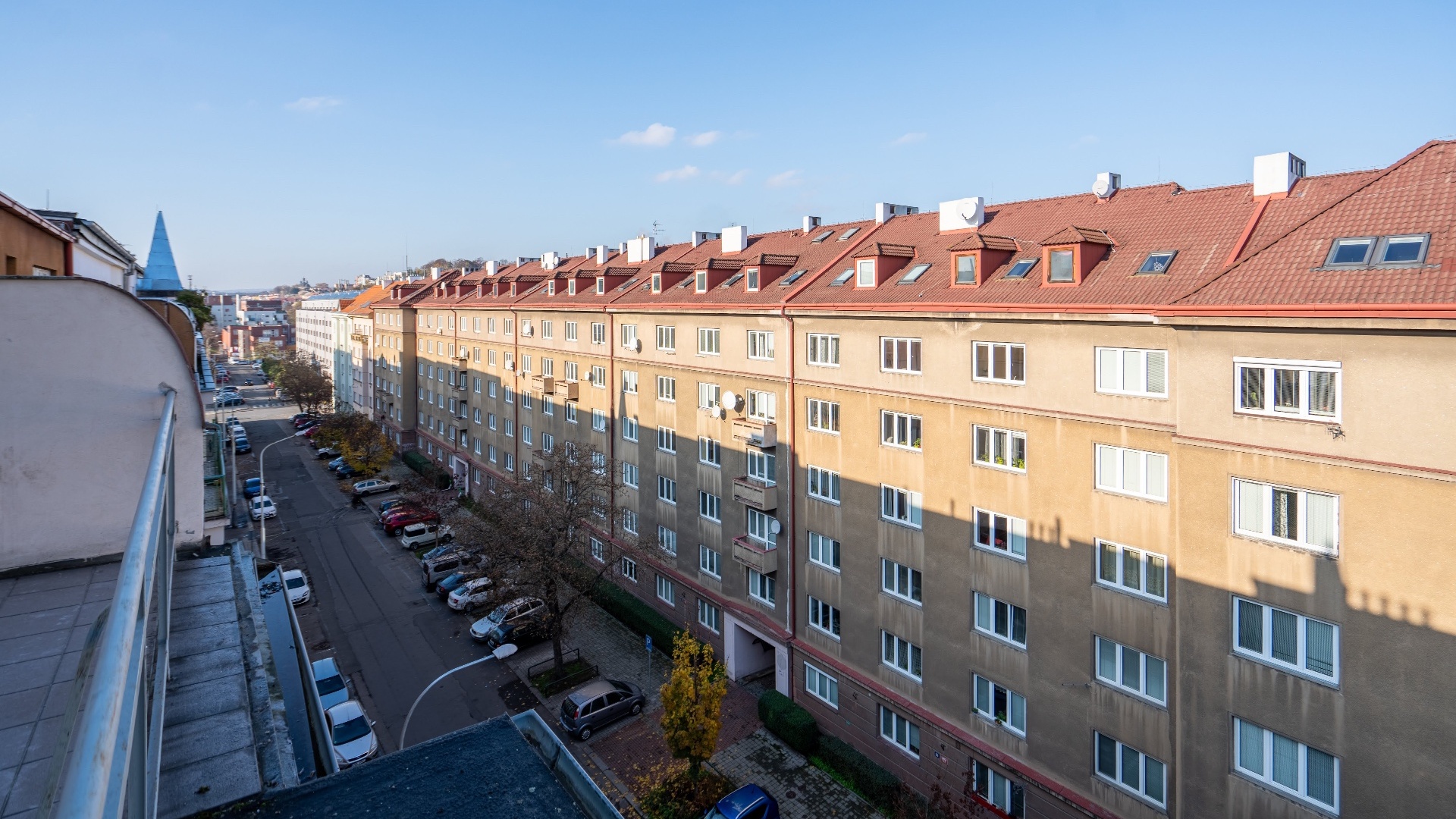 Pronájem zrekonstruovaného byty 2+kk s prostornou terasou, 47 m², Praha - Vršovice
