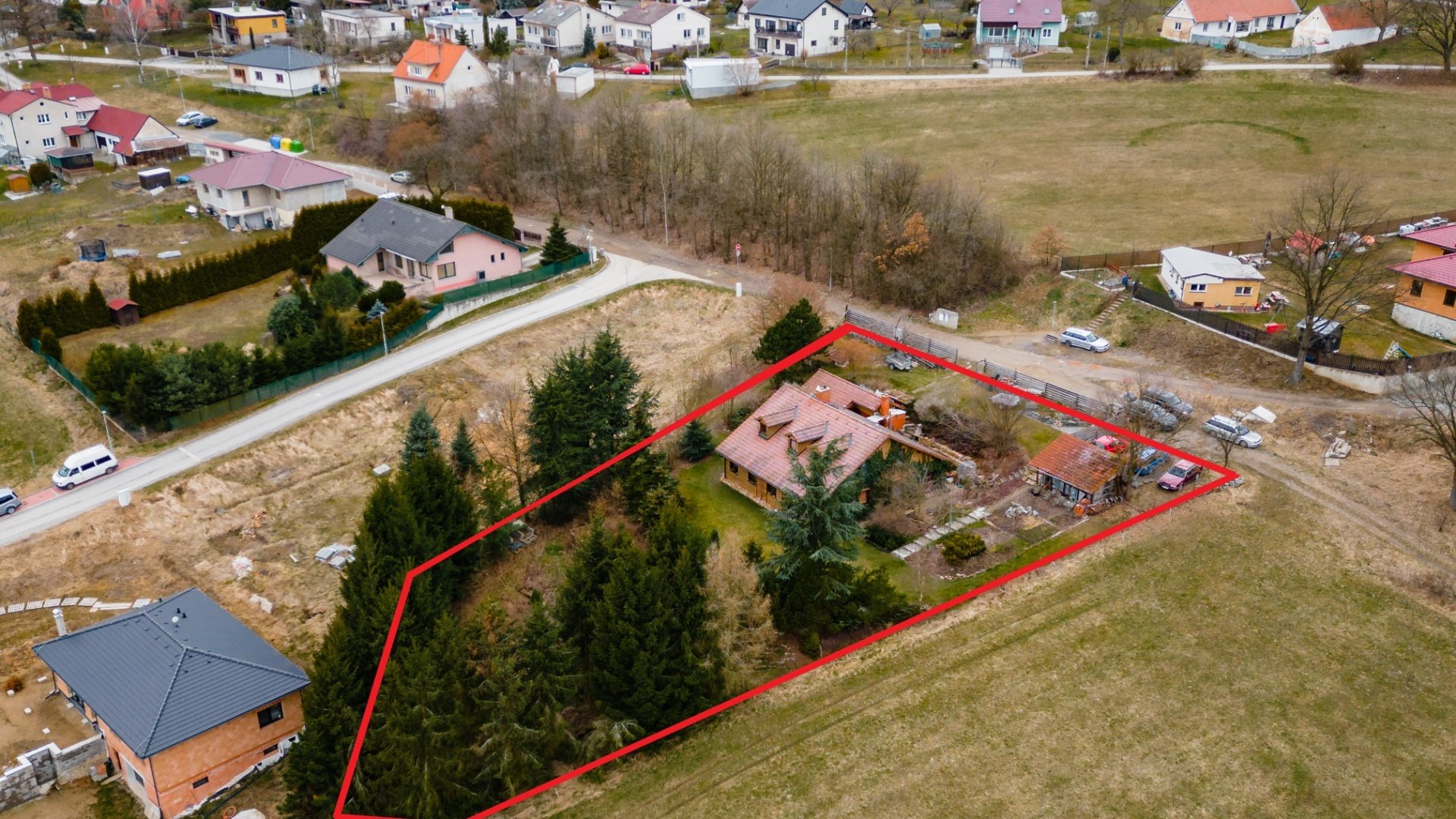 Prodej rodinného domu s pozemkem 1978 m² na okraji obce Radimovice u Želče
