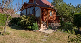 Prodej nádherné chaty po rekonstrukci s pergolou, 33 m², zahrada 381 m² a sklep 11m² - Kutná Hora - Perštejnec