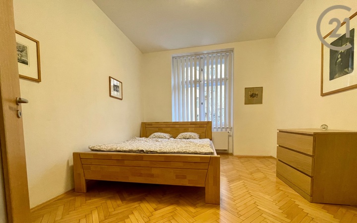 Pronájem zrekonstruovaného bytu 2kk, 43m² - Praha - Bubeneč - Verdunská
