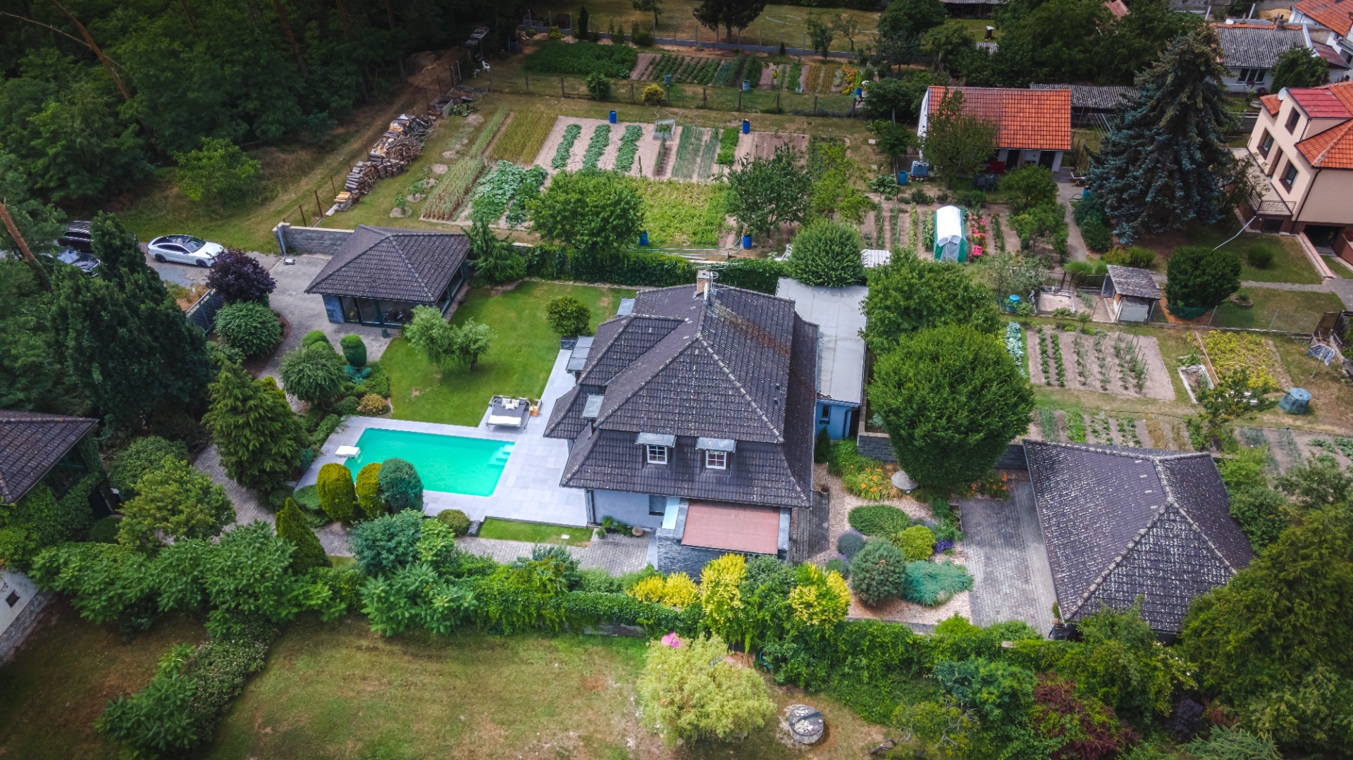 Prodej, Rodinný dům s okrasnou zahradou a bazénem 250  m² - Písková Lhota