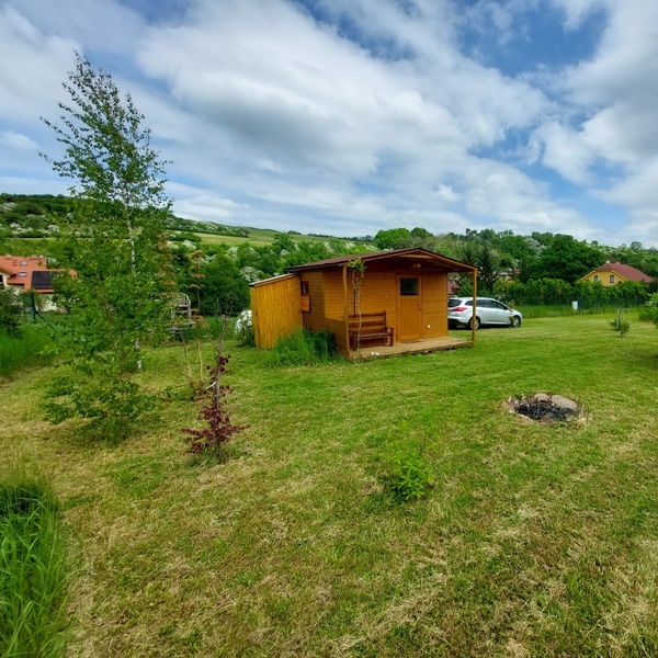 Výjimečný pozemek o výměře 1.950 m2 v obci Běleč u Litně nedaleko od Zadní Třebáně.