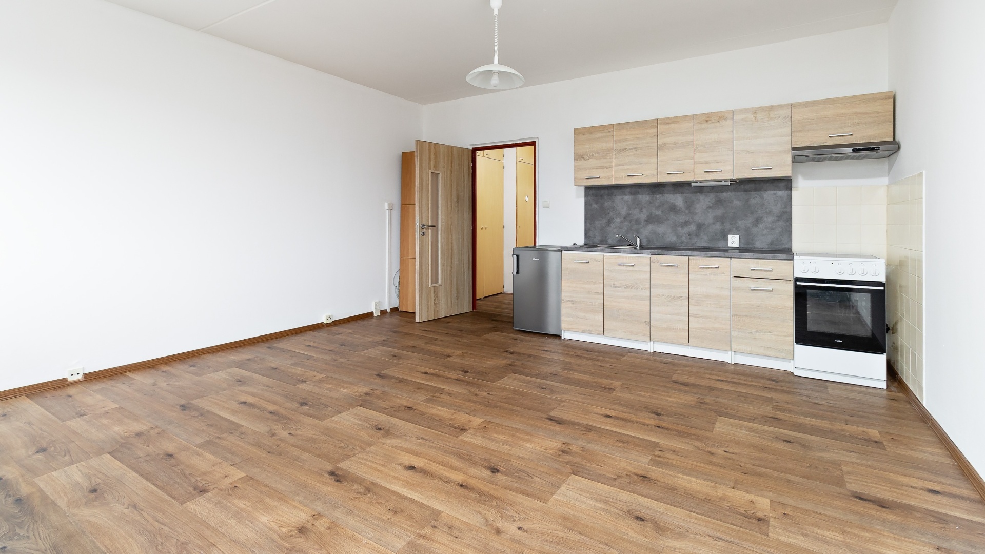 Pronájem bytu 1+kk po kompletní rekonstrukci, 32 m2, ulice Hodonínská ulice, Plzeň - Severní Předměstí