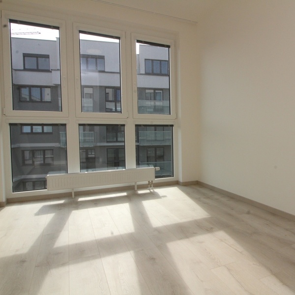Pronájem bytu 3+kk v 5. patře novostavby, s balkónem a parkovacím stáním u metra Stodůlky