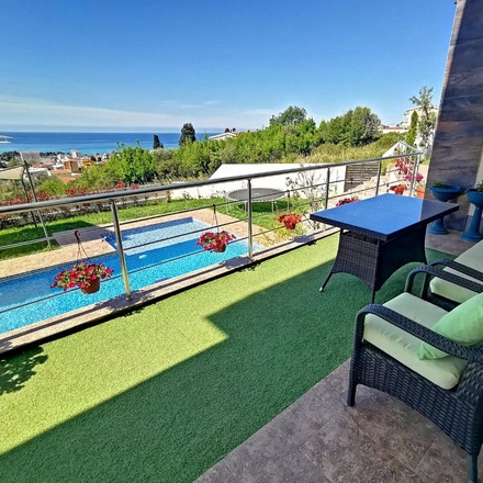 Prodej moderní vily  360 m² s úchvatnými výhledy od moře - Bar, Černá Hora