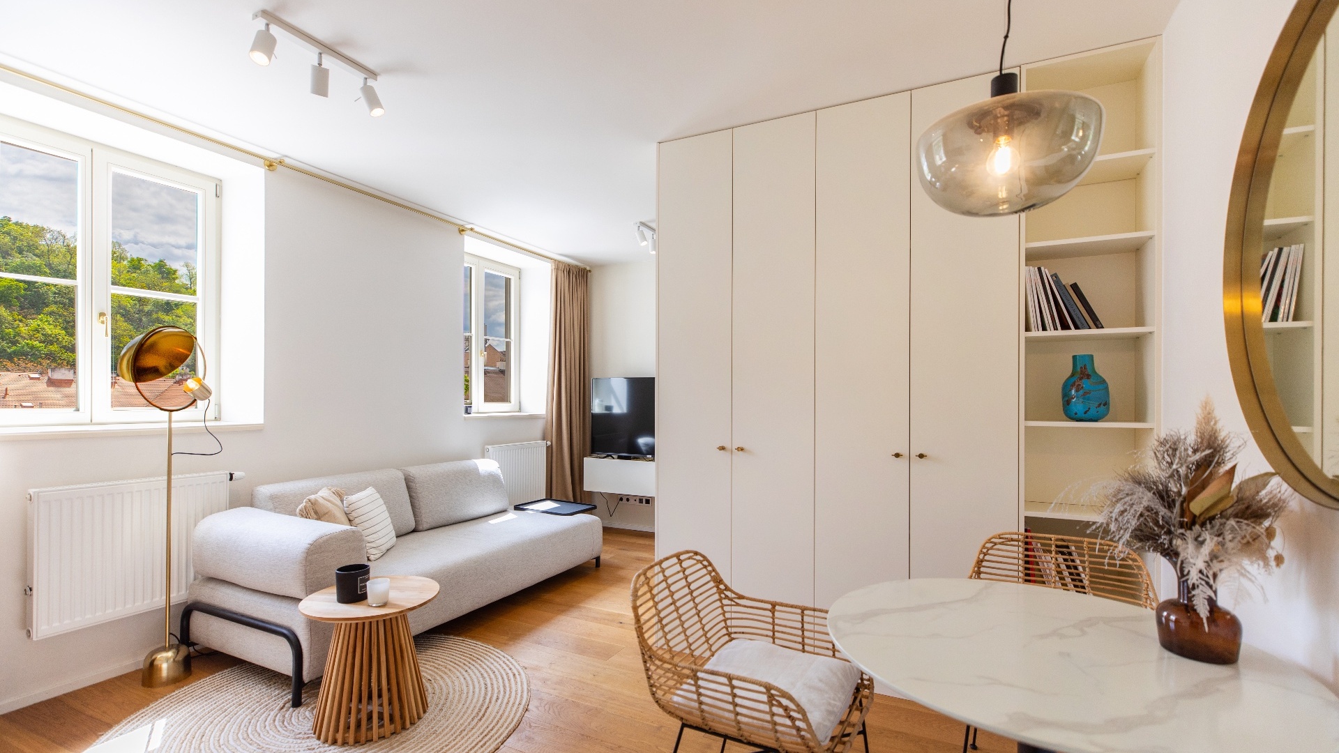 Pronájem designového bytu 1+kk se sklepem, 33 m² - Praha - Karlín