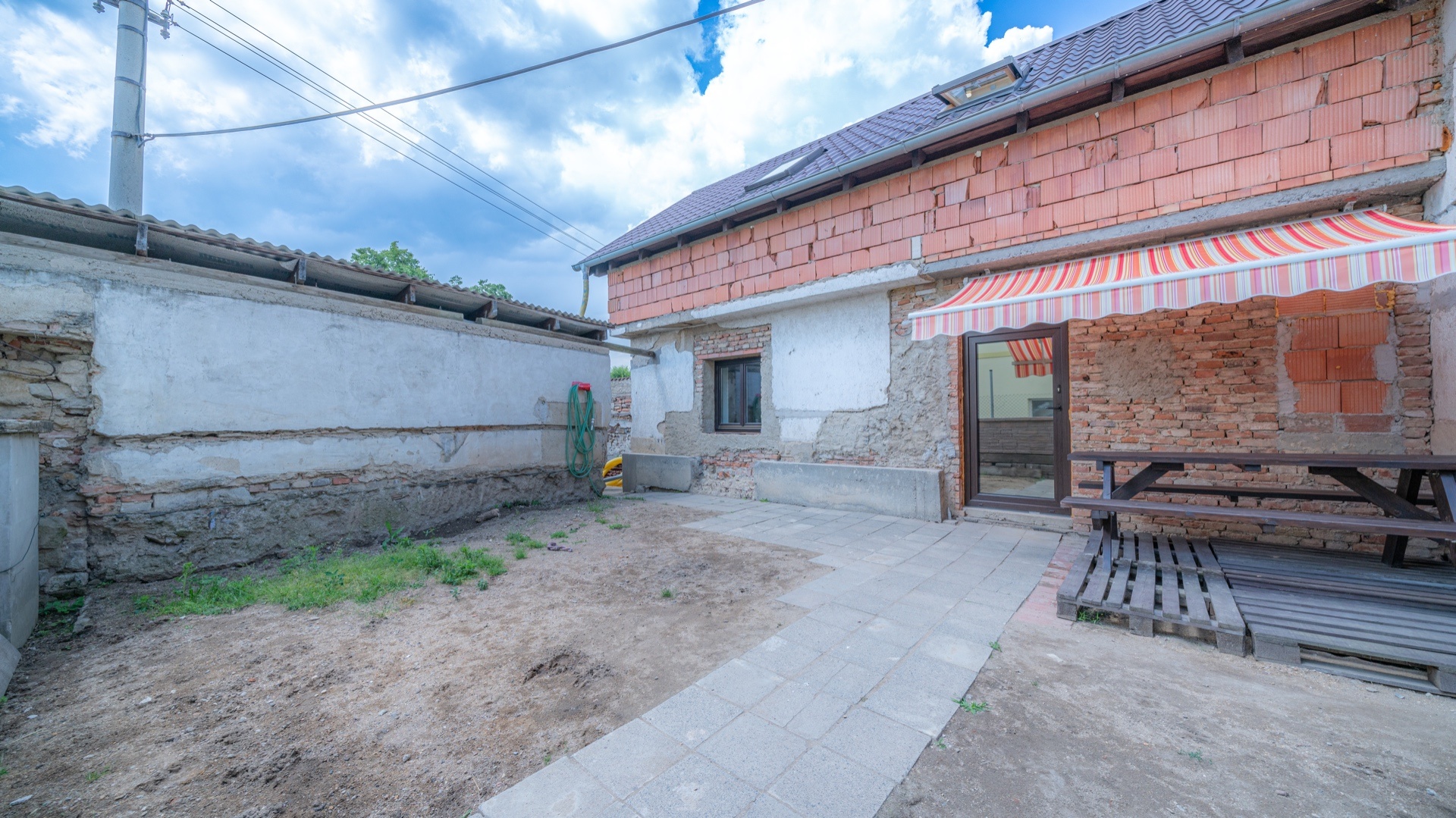 Rodinný dům v rekonstrukci v obci Černuc