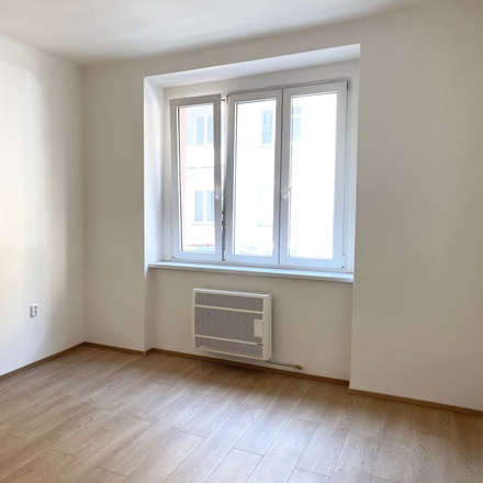 Pronájem bytu 1+kk, 26m² - Praha - Strašnice