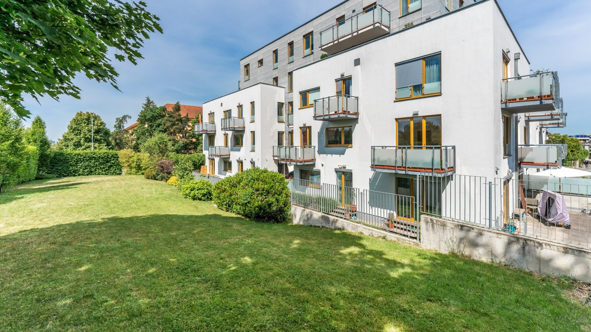 Pronájem bytu 4+kk s dvojgaráží a třemi balkony, 117m² - Praha 10 - Strašnice