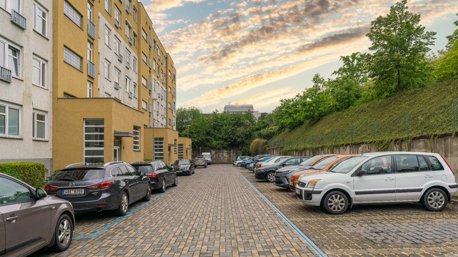 Moderní byt 3+kk s terasou, garáží a parkovacím stáním, Praha 5 - Motol