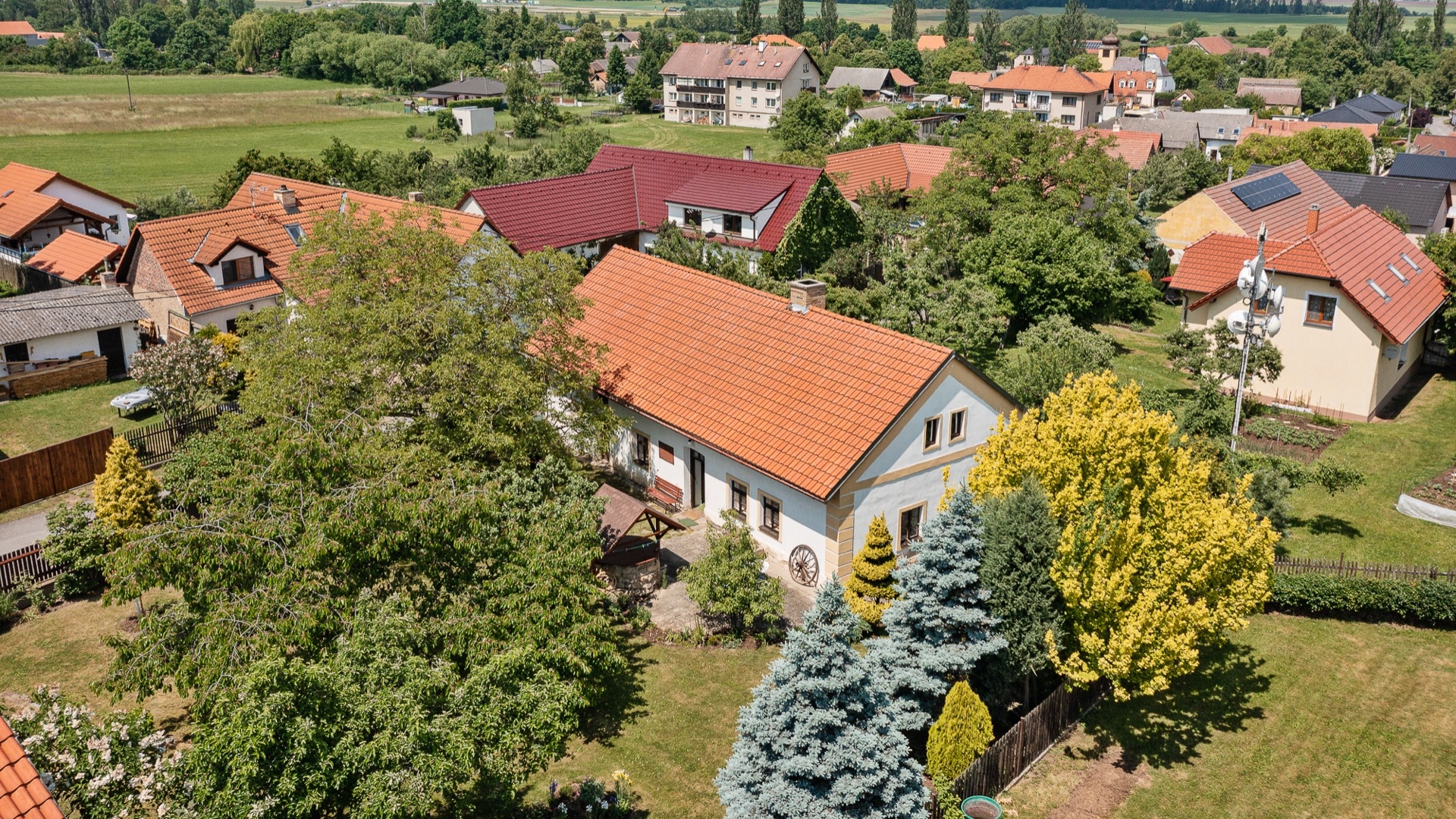 Prodej venkovského domu, 178 m² s velkými pozemky, Dlouhá Lhota u Dobříše, okres Příbram