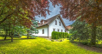 Prodej výjimečného rodinného domu 13 + 2k + 4k, 2 terasy/, hospodářská budova, užitná plocha 663 m² s celkovým pozemkem 4988 m2 v obci Mirotín – Mnich.