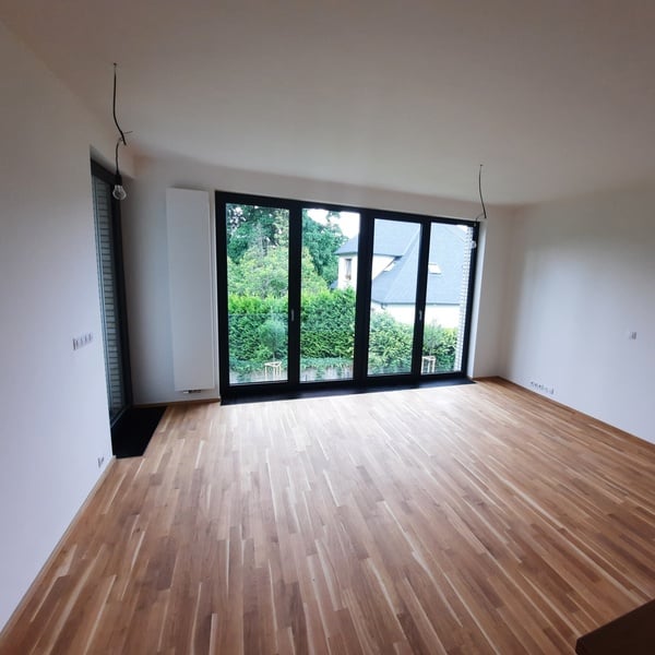 Byt 1+kk, 37 m²  s balkonem, garážovým stáním a sklepem, Černošice