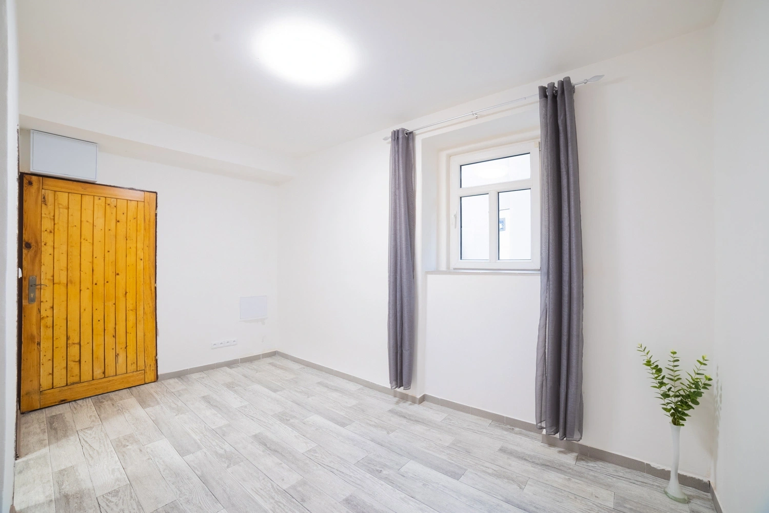 Pronájem bytu 1+kk 16 m², Niměřice - Dolní Cetno