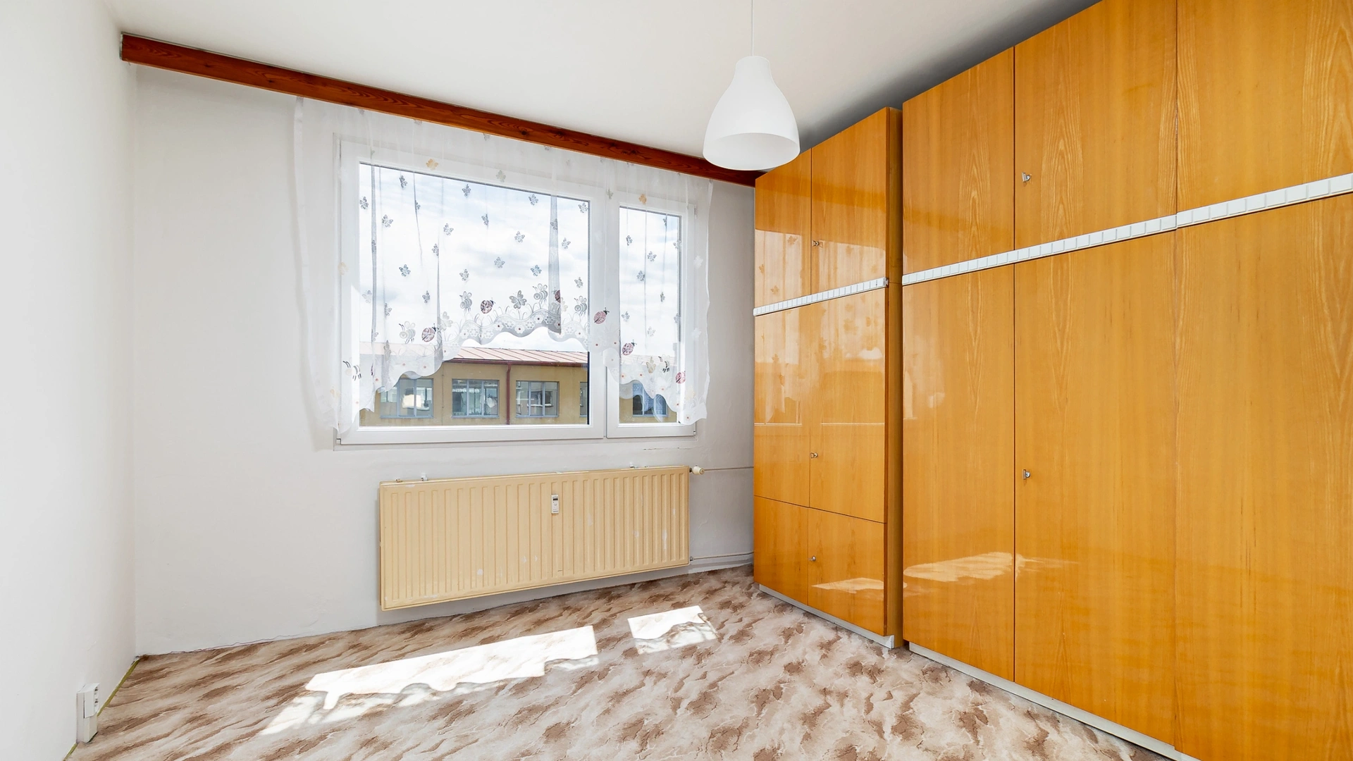 Prodej zrekonstruovaného bytu s lodžií 3+1, 67 m², Na Hrázi, Sušice - Sušice II