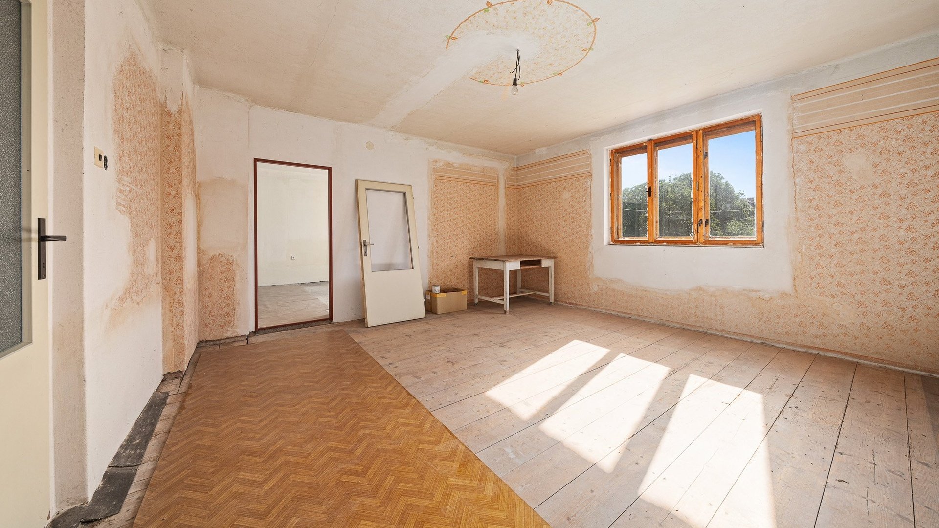 Prodej venkovské usedlosti s rodinným domem 200 m², stodolou 218 m² a pozemkem 2400 m² - Přibyslav