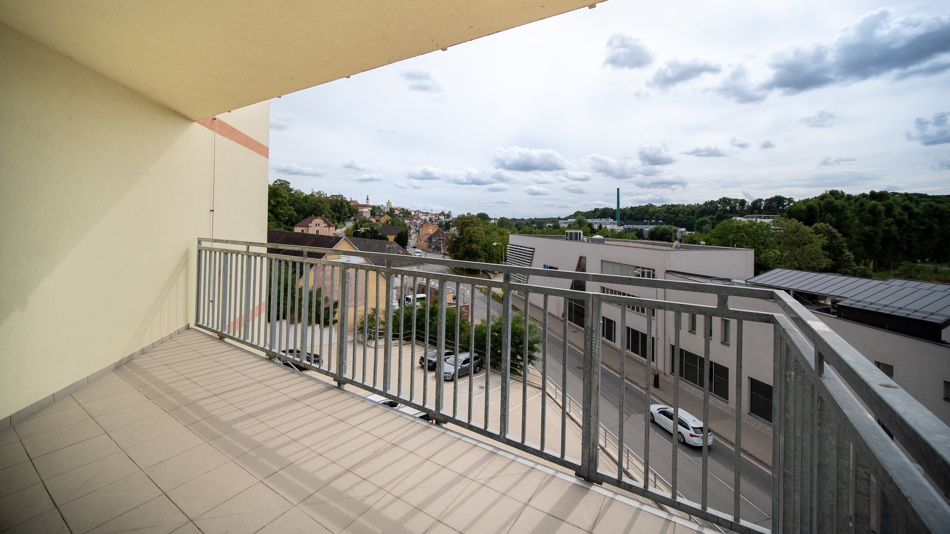 Pronájem moderního bytu 2+kk, 65 m² s prostorným balkonem v Mladé Boleslavi