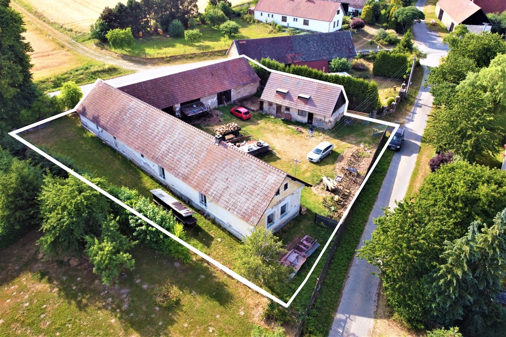 Prodej vesnického domu s pozemkem 1.654 m² v obci