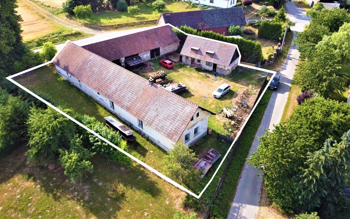 Prodej vesnického domu s pozemkem 1.654 m² v obci Domamyšl