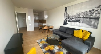 Pronájem nového, kompletně zařízeného bytu 2+kk,  55m² /ul. Hodonínská Praha 4/ s lodžií, parkovacím stáním a sklepem
