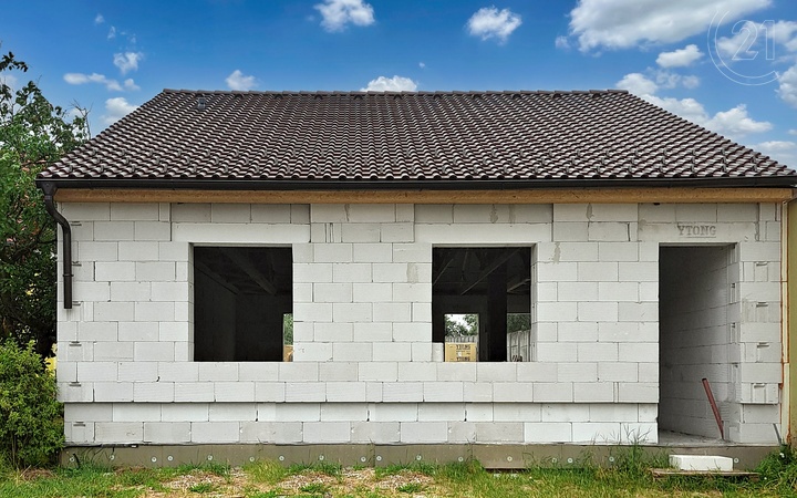 Prodej rodinného domu ve fázi hrubé stavby, Šatov