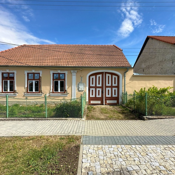 Prodej rodinného domu 230 m² s pozemkem 1540 m²  - Lesná u Znojma
