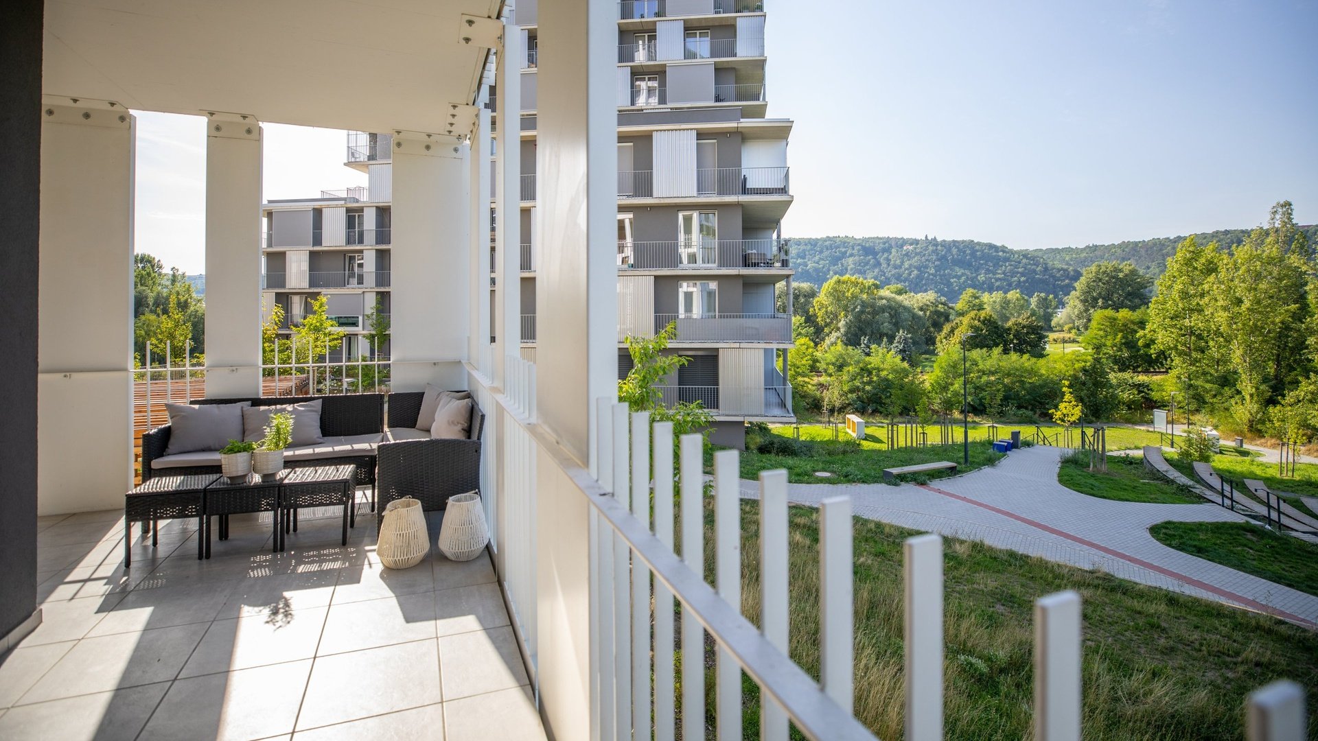 Prodej bytu 3+kk s dvěma terasami, garážovým stáním a sklepem, 117 m² - Praha - Modřany