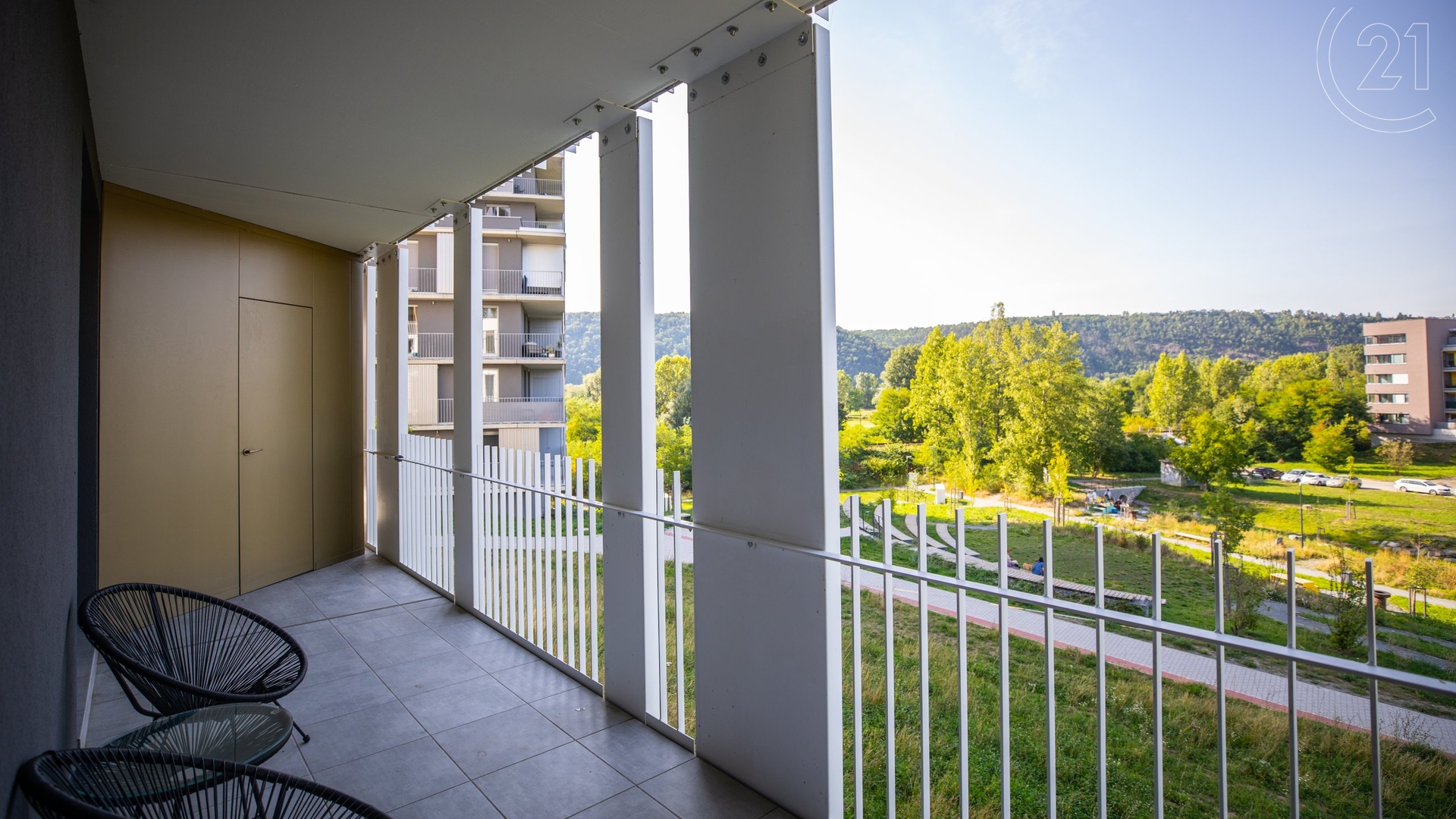 Prodej bytu 3+kk s dvěma terasami, garážovým stáním a sklepem, 117 m² - Praha - Modřany