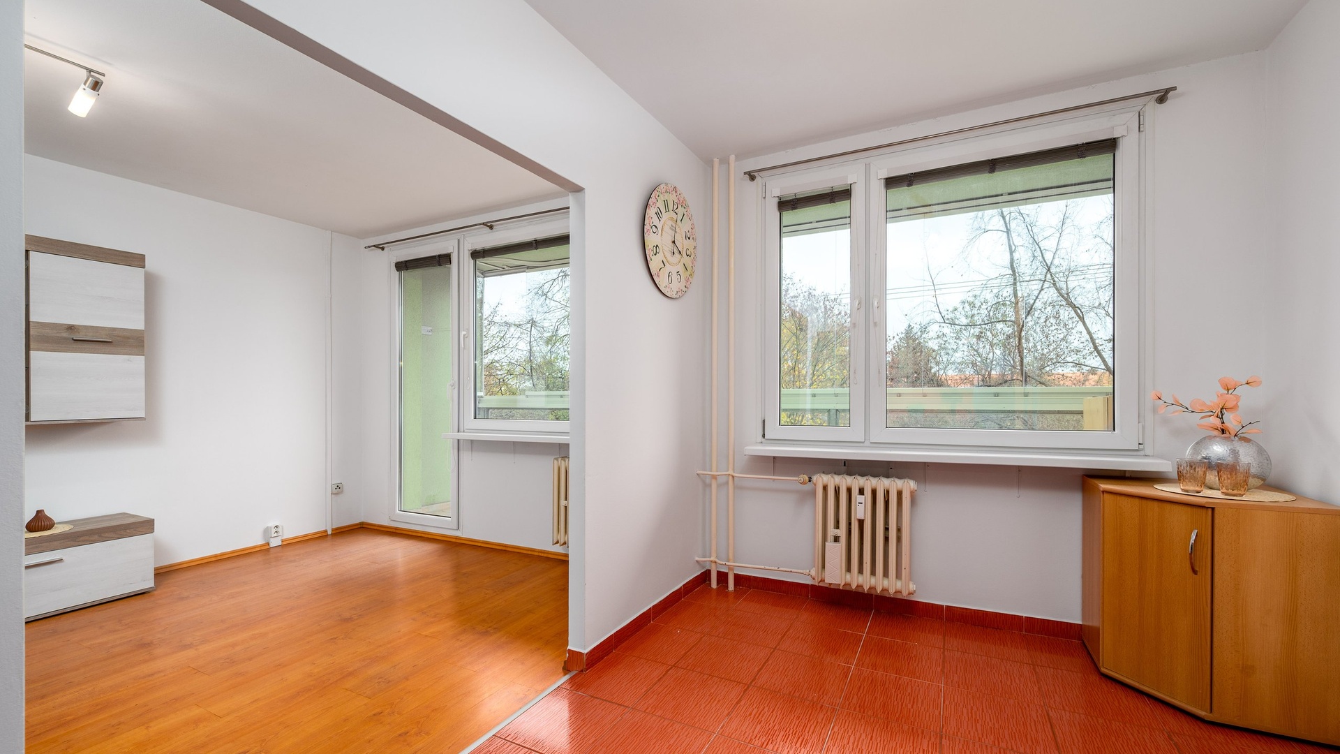 Prodej krásného bytu 3+1 se zasklenou lodžií po velké rekonstrukci, 70 m² - Praha - Prosek