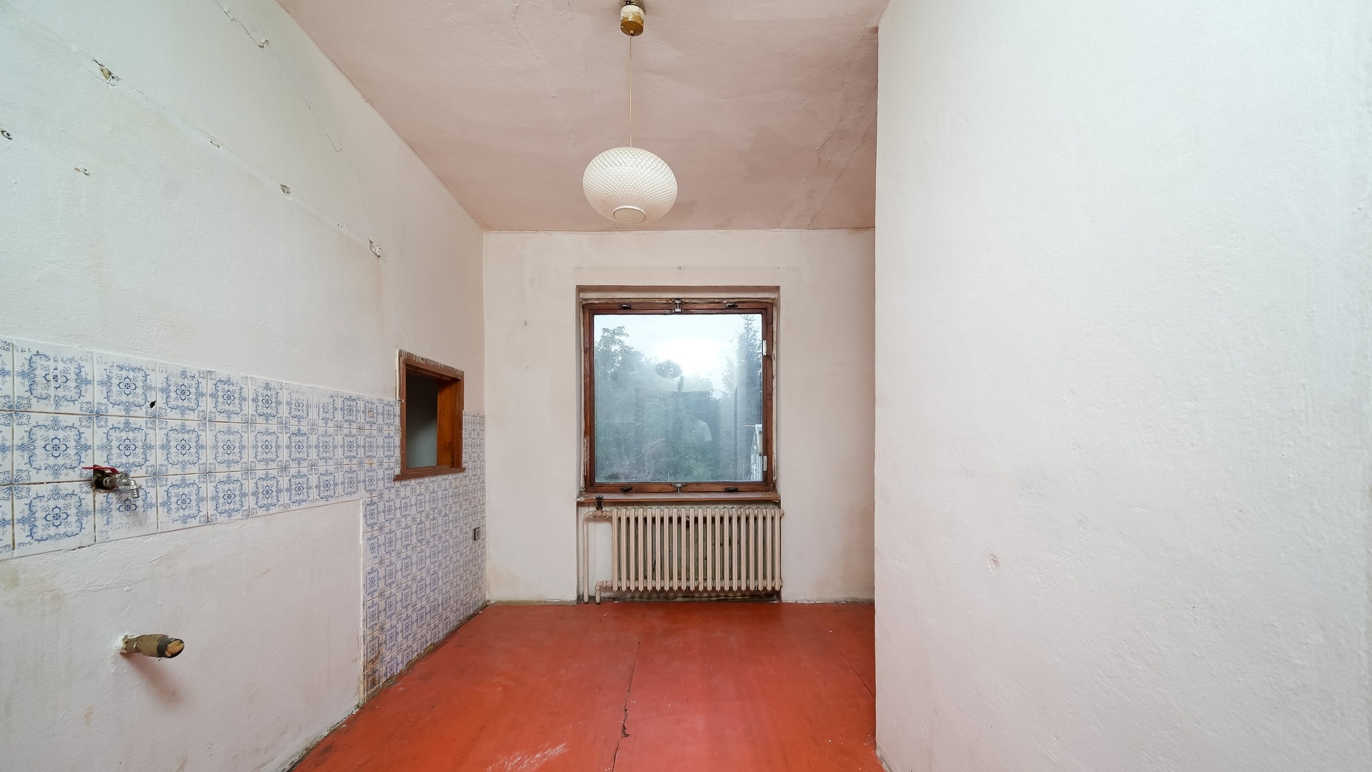 Prodej dvoupodlažního rodinného domu, 154 m², k rekonstrukci v malebném Podještědí, Rozstání