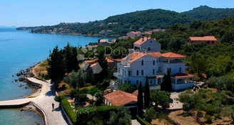 Prodej vily v 1. řadě na břehu Jaderského moře, 440 m², ostrov Mali Iž, Zadar