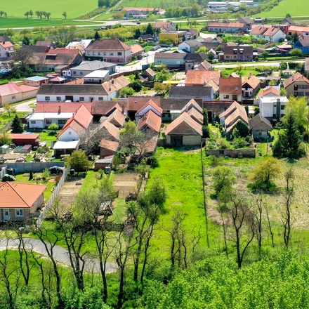 Prodej pozemku 800 m² v obci Lechovice