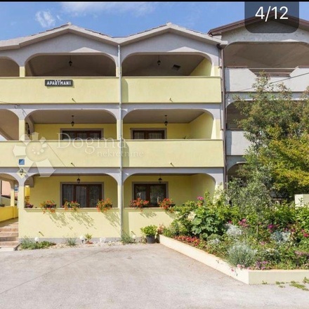 Prodej zrekonstruovaného apartmánového domu s 5 apartmány, 477 m², Poreč - Istrie - Chorvatsko