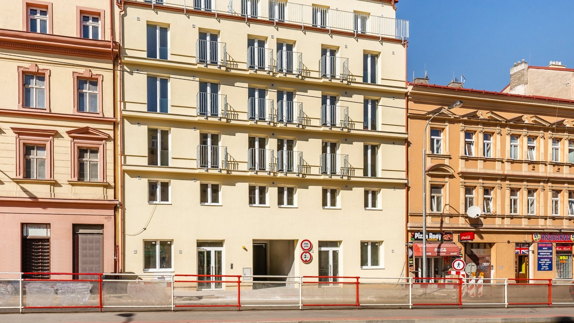 Pronájem bytu 2+kk s garážovým stáním a balkonem, 57 m² - Praha - Košíře