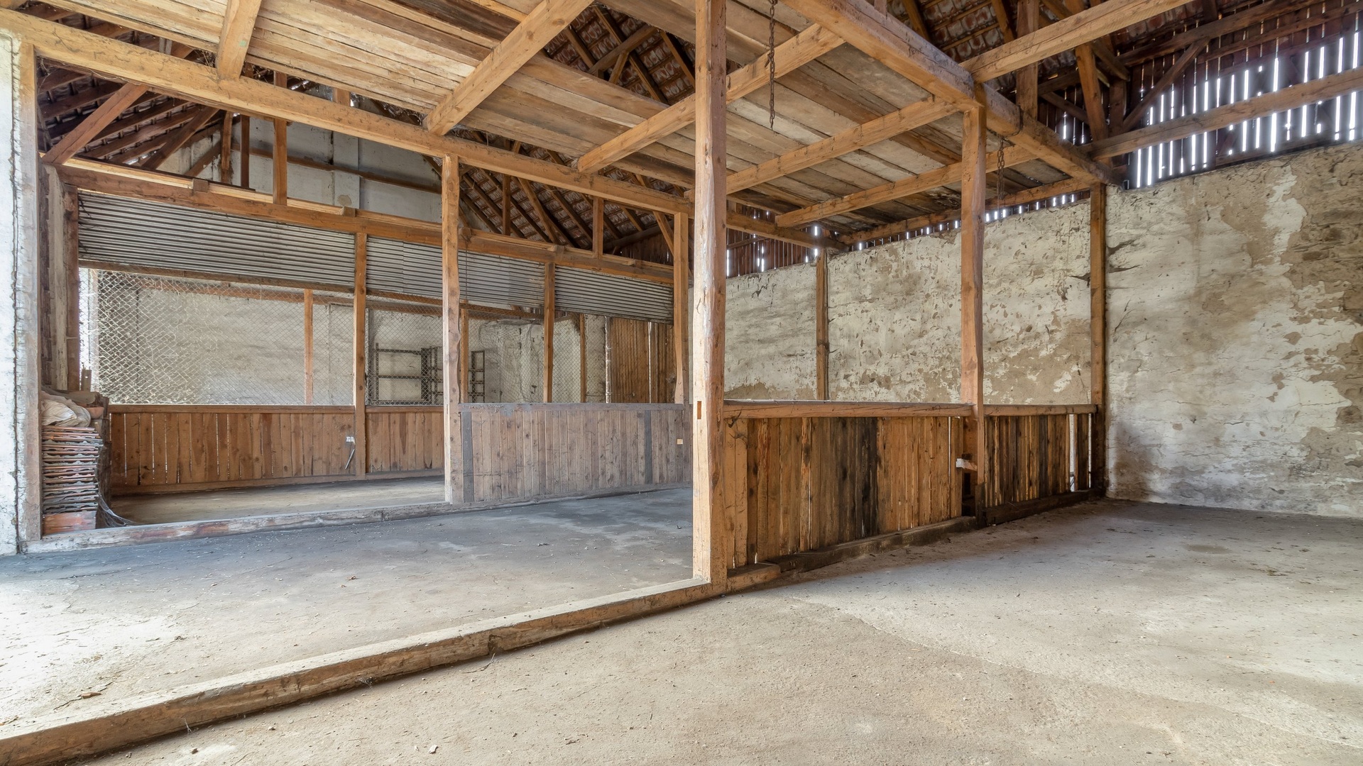 Prodej velmi zajímavé stodoly v obci Manětín o rozloze 241 m²