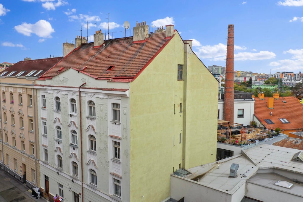 Prodej půdního prostoru + bytové jednotky, Praha 4