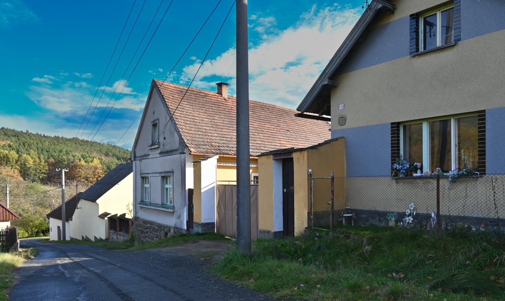 Prodej, dva rodinné domy, 83 m² a 87 m² - Zichov,