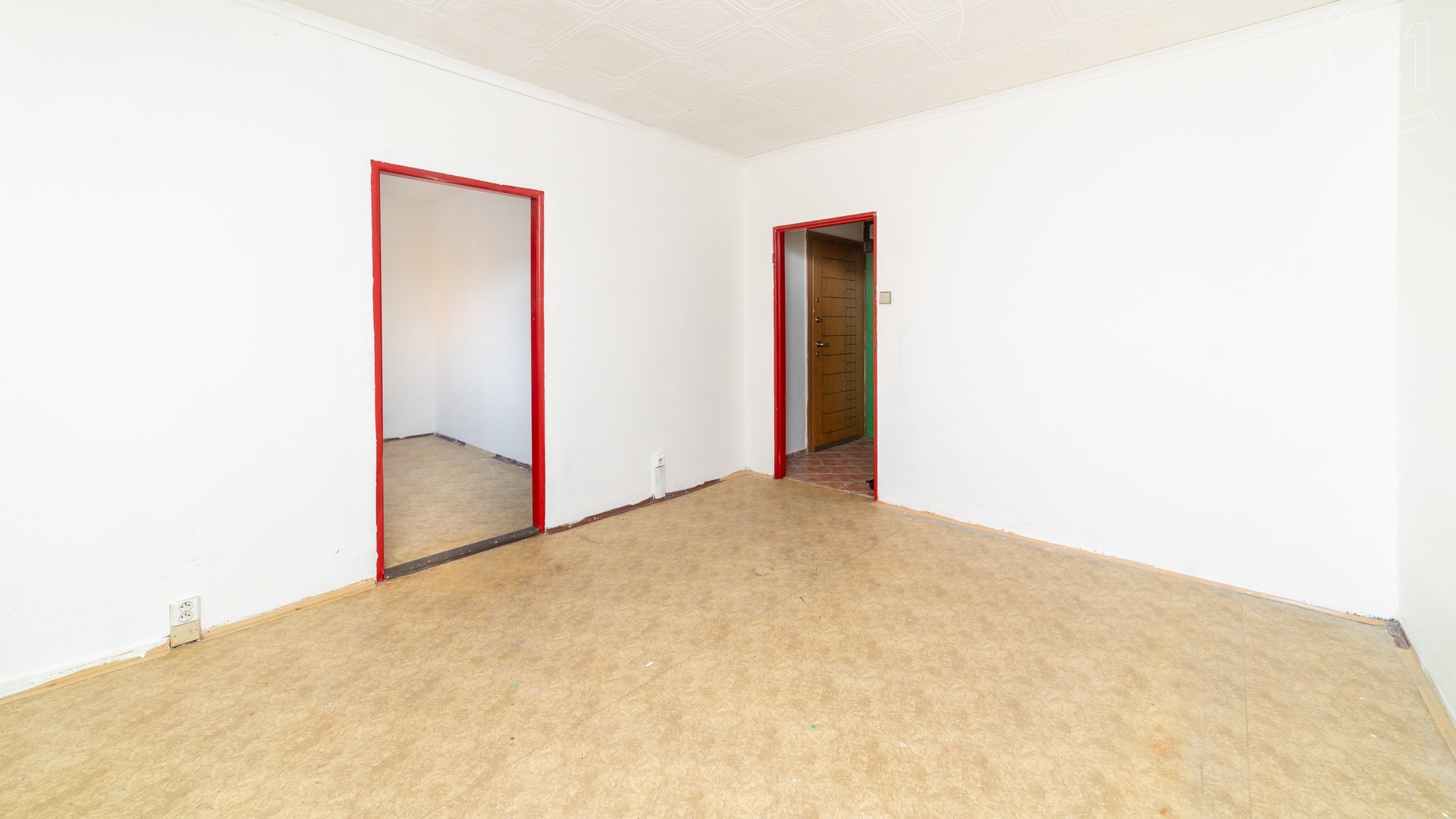 Prodej bytu 2+1, 36 m² s prosklenou lodžií a sklepní kójí v Tanvaldu