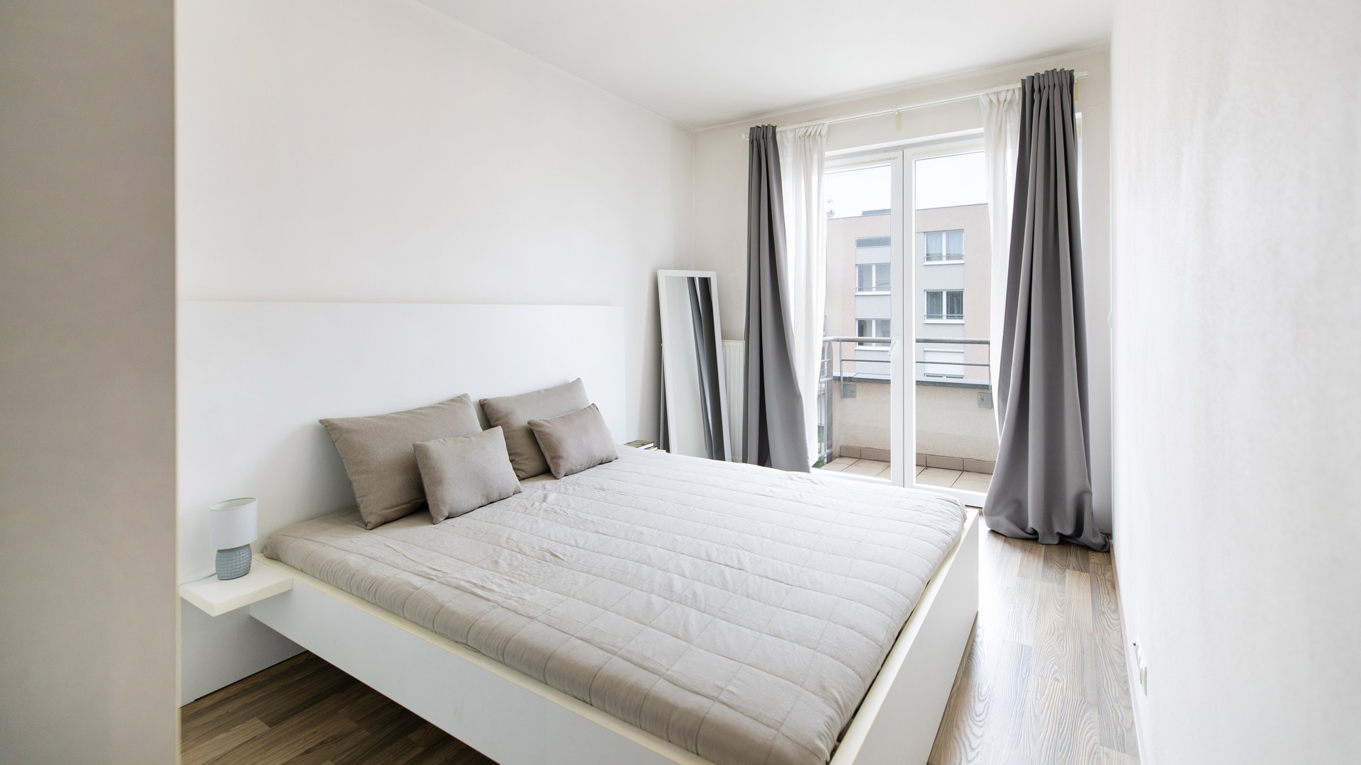 Prodej bytu 2+kk s balkonem, sklepem a parkovacím stáním, 53 m² - Praha, Letňany