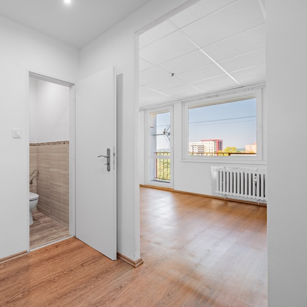 Pronájem bytu 1+kk, 27 m² s lodžií - Praha - Troja