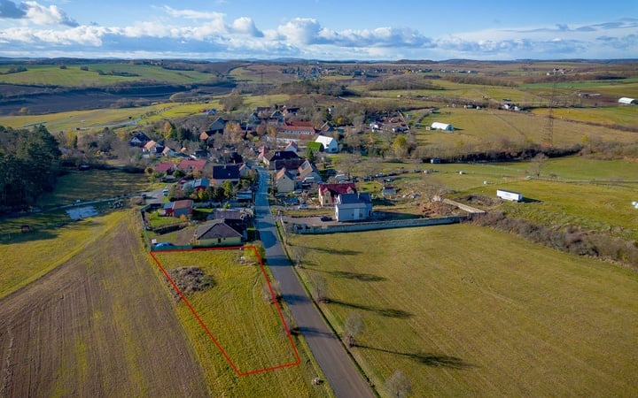 Prodej pozemku pro stavbu RD,  948 m² , Mořina - Trněný Újezd