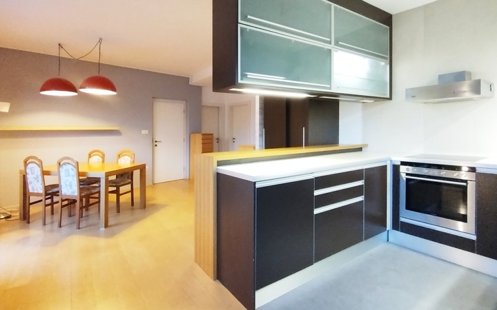 Pronájem zrekonstruovaného bytu 3+kk (100 m²) s vybavením, ul. Školní - Zlín