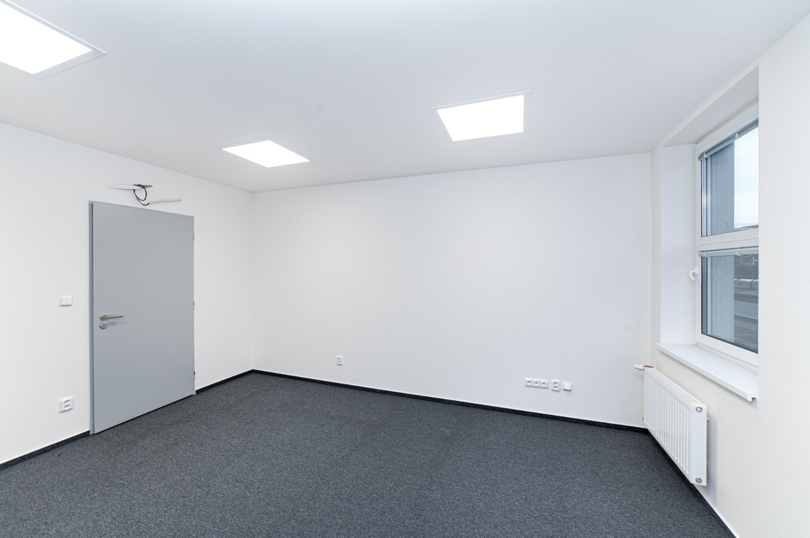 Soubor 9 kanceláří s výměrou 313 m2 k pronájmu v centru Třince