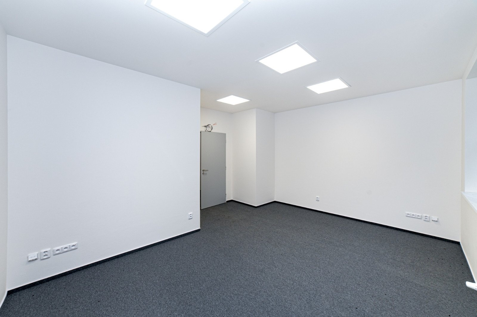 Soubor 9 kanceláří s výměrou 313 m2 k pronájmu v centru Třince