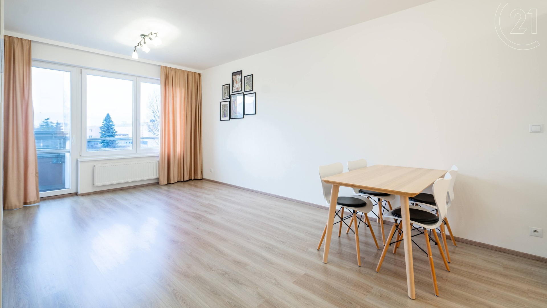 Pronájem bytu 2+kk s balkonem a parkovací stáním , 67 m² - Praha, Letňany
