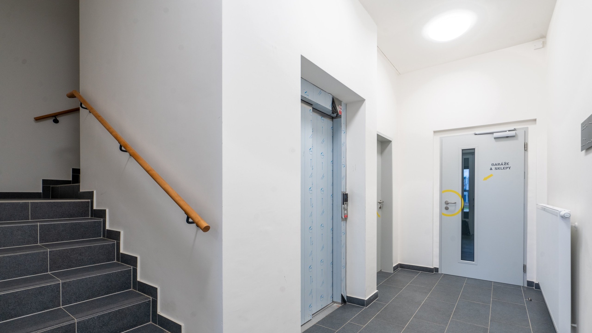 Pronájem bytu 1+kk s prostornou terasou, 50 m², Praha - Kbely