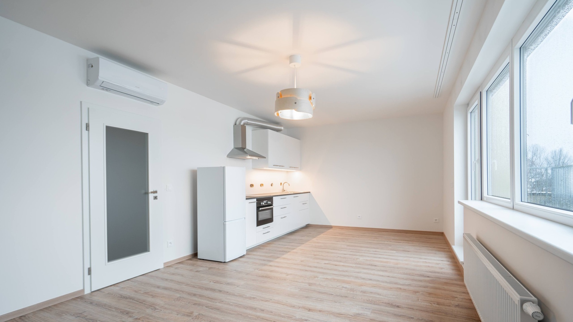 Pronájem bytu 1+kk s prostornou terasou, 50 m², Praha - Kbely