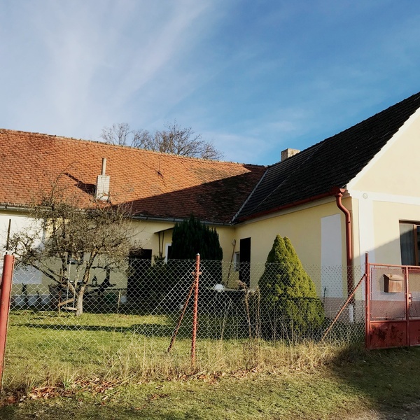 Pronájem, Rodinný dům, 392  m², se zahradou 712 m²  v obci Roseč u Jindřichova Hradce.